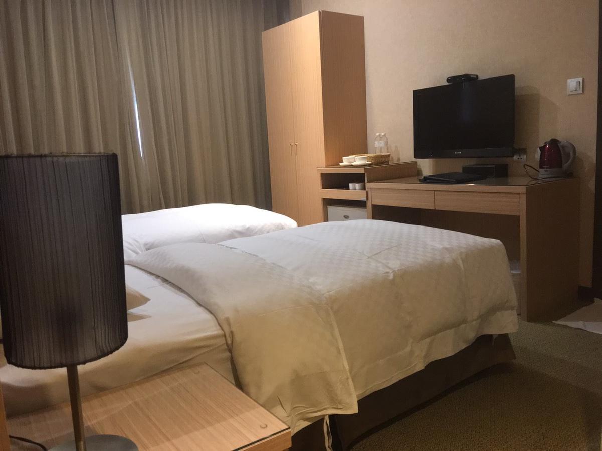 The Metro Hotel Taichung Exterior foto